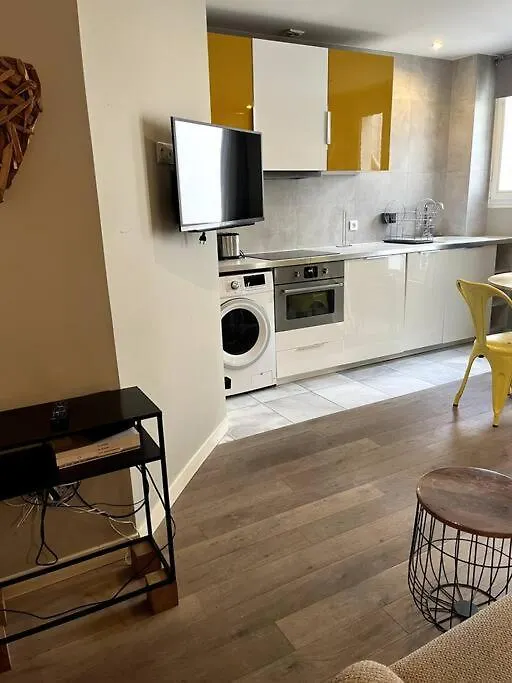 4 Personnes - St Lazar Sur Cour Apartment Paris France